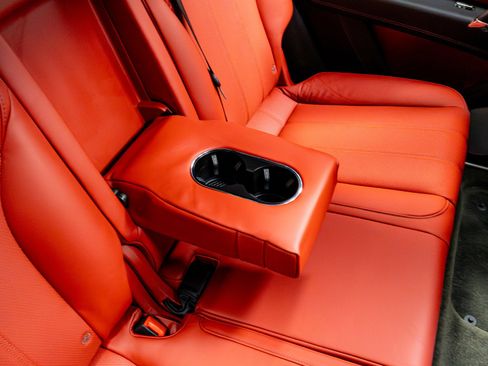 Used 2020 Bentley Bentayga V8 image 32