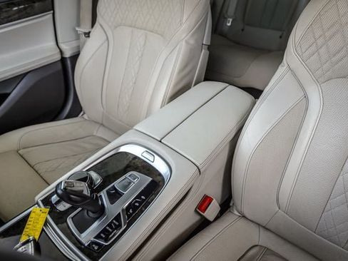 Used 2018 BMW 740i xDrive AWD/4WD image 44