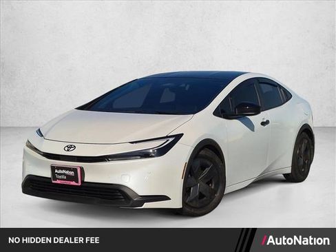 Used 2025 Toyota Prius LE FWD image 1