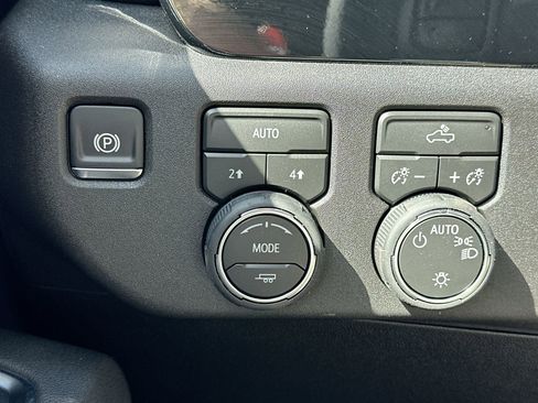 New 2026 Chevrolet Silverado 1500 LT w/ Convenience Package II image 24