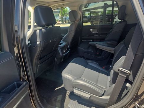 Used 2025 Ford Expedition Platinum AWD/4WD image 16