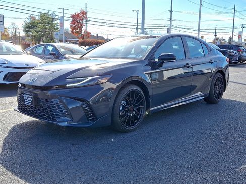 Used 2025 Toyota Camry XSE image 3