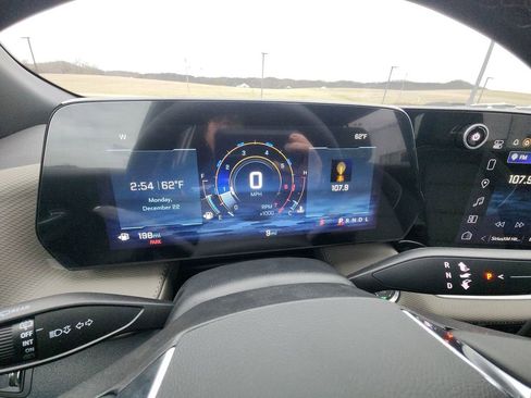 New 2026 Chevrolet Equinox LT w/ Convenience Package II image 15