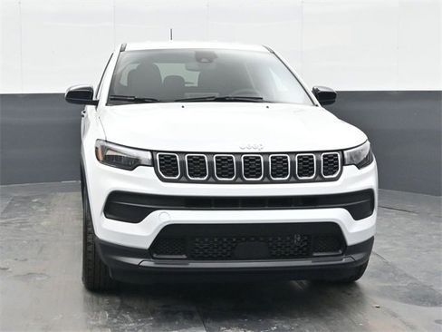 Used 2025 Jeep Compass Sport image 7