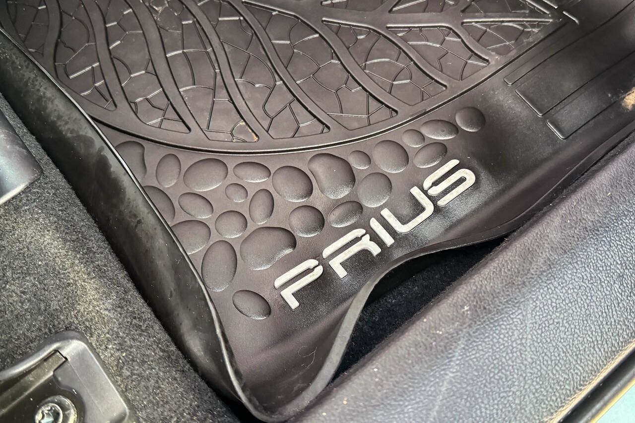 Used 2019 Toyota Prius LE FWD image 13