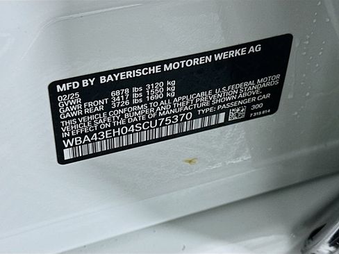 Used 2025 BMW 750e xDrive AWD/4WD image 24
