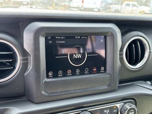 Used 2018 Jeep Wrangler Unlimited Sahara image 28