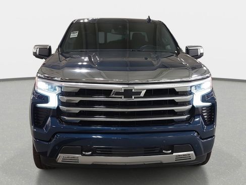 Used 2022 Chevrolet Silverado 1500 High Country w/ High Country Premium Package image 2
