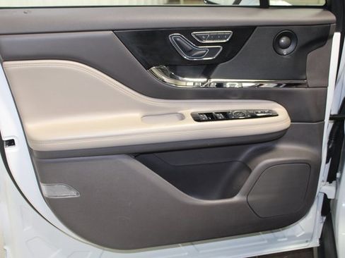 Used 2020 Lincoln Corsair Reserve w/ Equipment Group 201A image 9