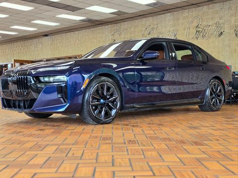 Used 2023 BMW i7 xDrive60 w/ Executive Package 2 AWD/4WD image 4