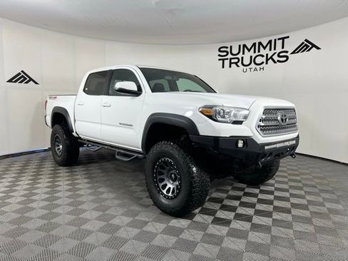 Used 2016 Toyota Tacoma TRD Off-Road w/ Premium & Technology Package AWD/4WD image 2