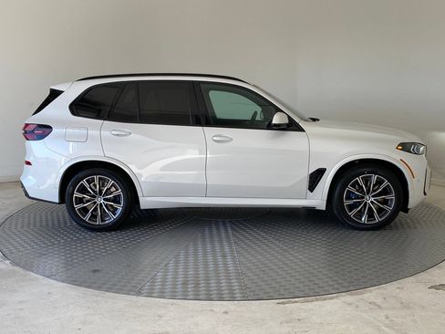 Used 2026 BMW X5 xDrive50e w/ M Sport Package AWD/4WD image 7