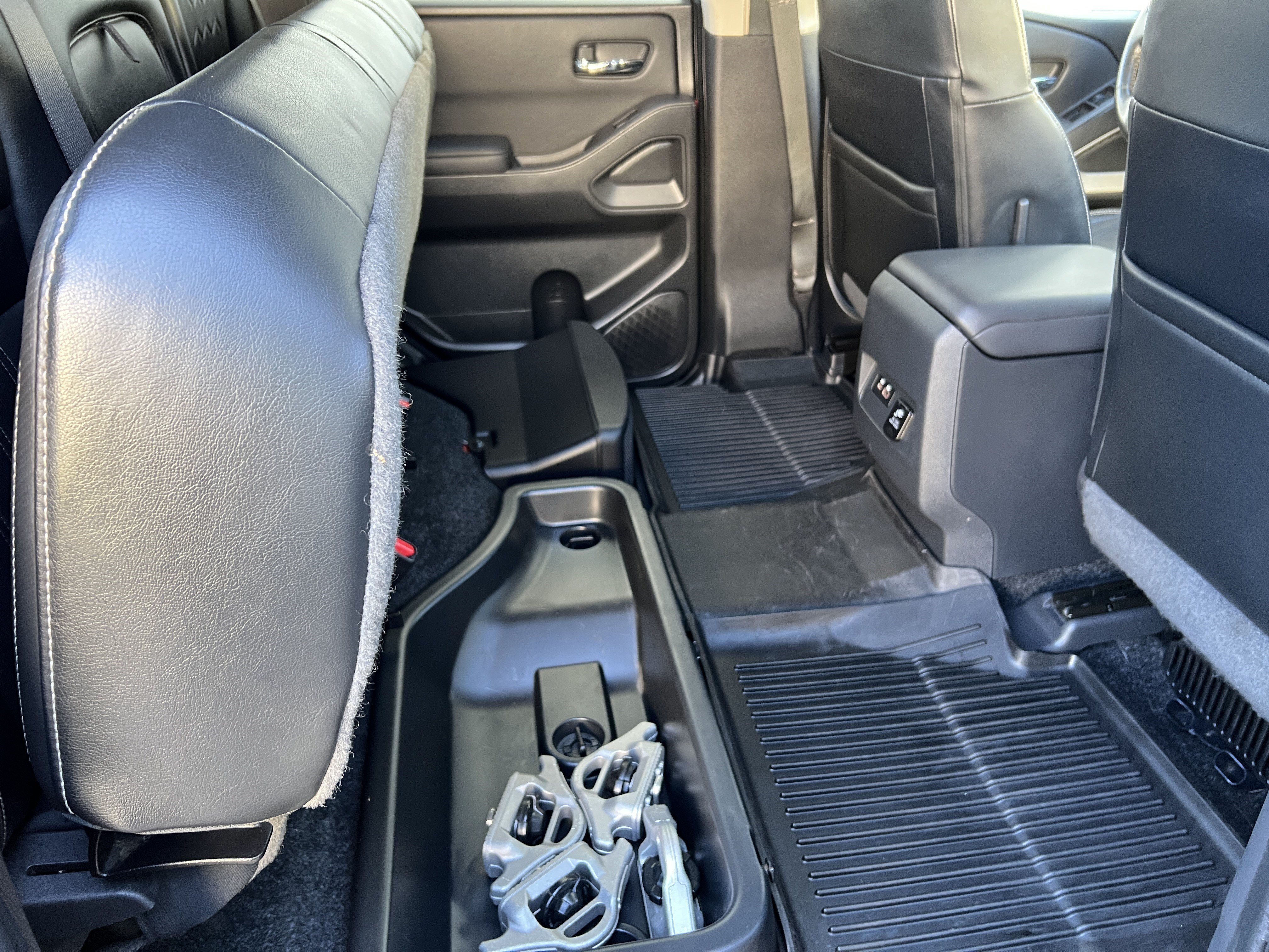 Used 2022 Nissan Frontier SV w/ SV Premium Package AWD/4WD image 18