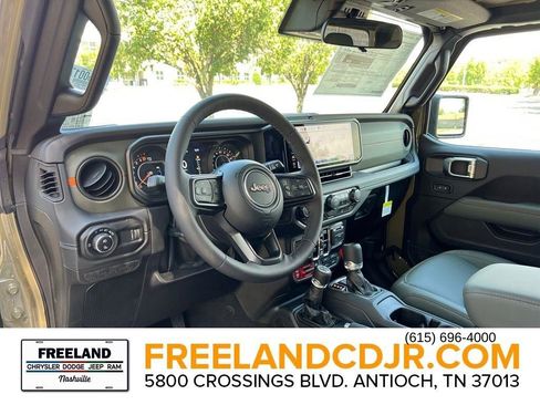 New 2025 Jeep Gladiator Mojave w/ Convenience Group image 19