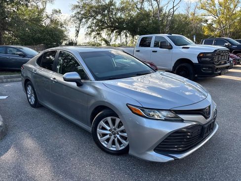Used 2019 Toyota Camry LE FWD image 5