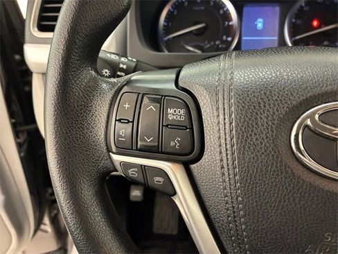 Used 2016 Toyota Highlander LE image 23