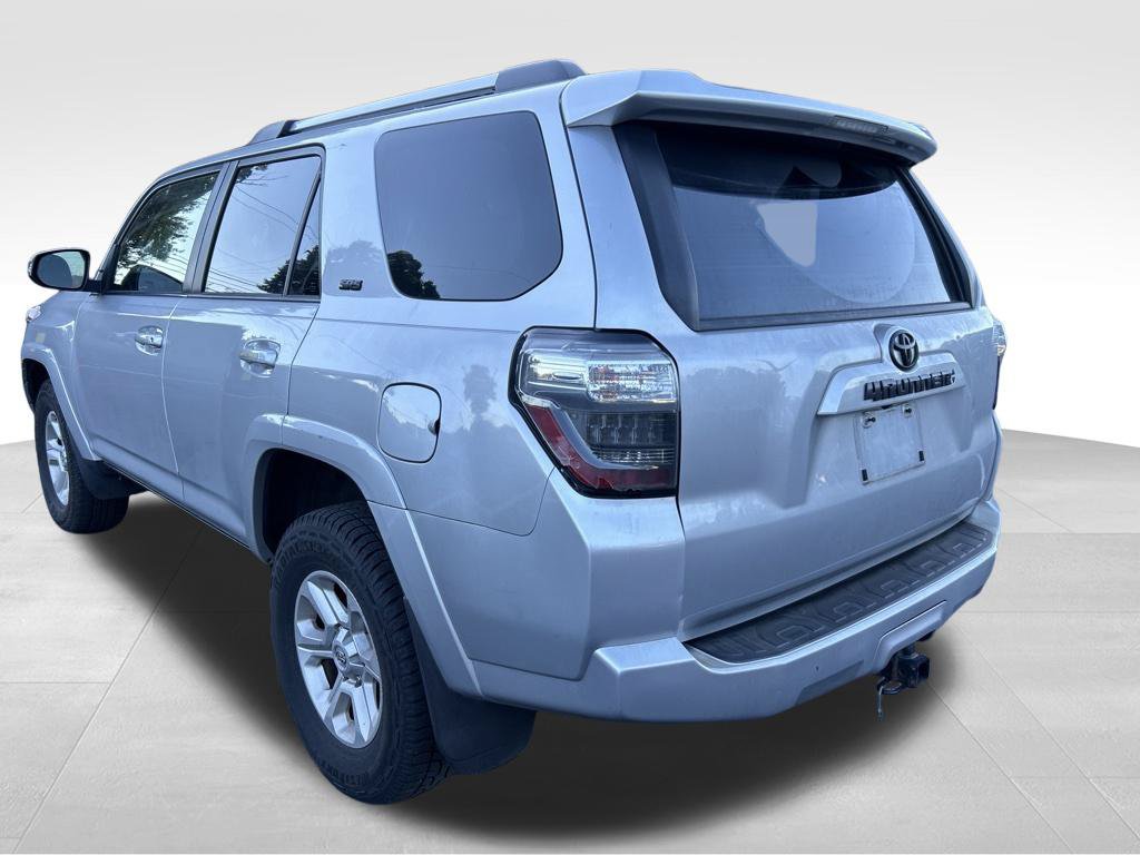 Used 2022 Toyota 4Runner SR5 Premium w/ Moonroof Package AWD/4WD image 3