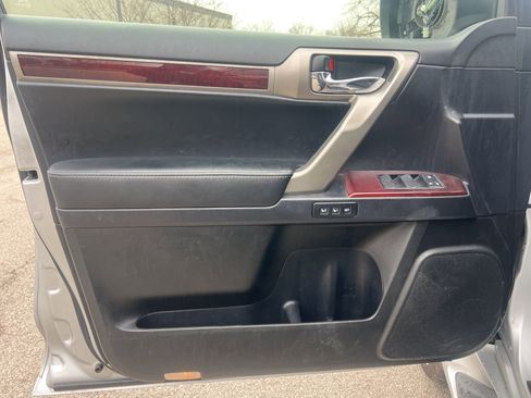 Used 2018 Lexus GX 460 Premium w/ Premium Package image 10