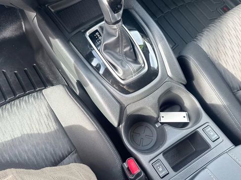 Used 2020 Nissan Rogue SV image 16