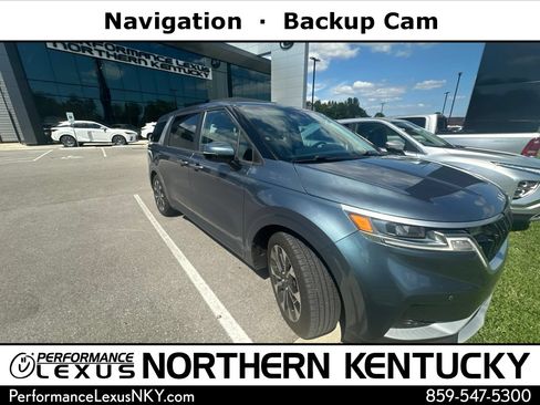 Used 2022 Kia Carnival EX FWD image 1