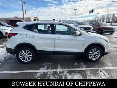 Used 2018 Nissan Rogue Sport SV image 6