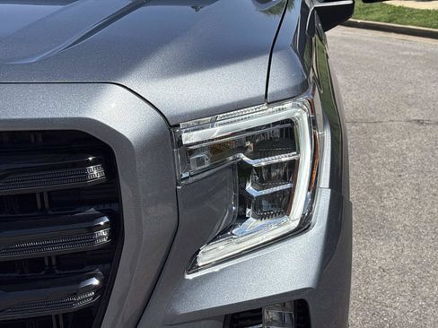 Used 2021 GMC Sierra 1500 Elevation w/ X31 Off-Road Package AWD/4WD image 12
