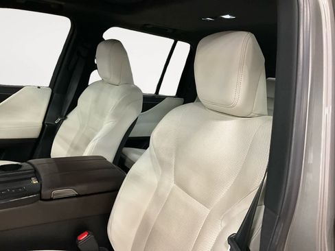 Used 2022 Lexus LX 600 4WD w/ Luxury Package image 9