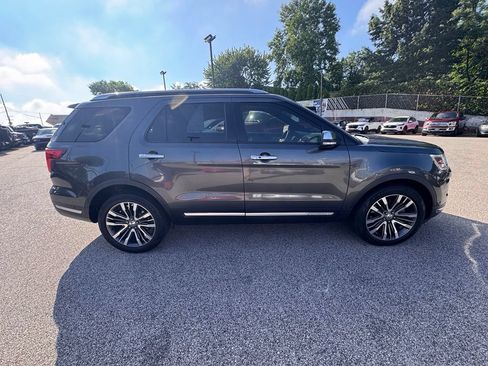 Used 2019 Ford Explorer Platinum AWD/4WD image 6