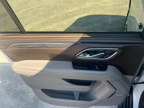 Used 2021 GMC Yukon XL SLT w/ Rear Media and Nav Package AWD/4WD image 26