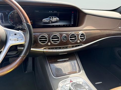 Used 2018 Mercedes-Benz S 560 4MATIC Sedan image 25