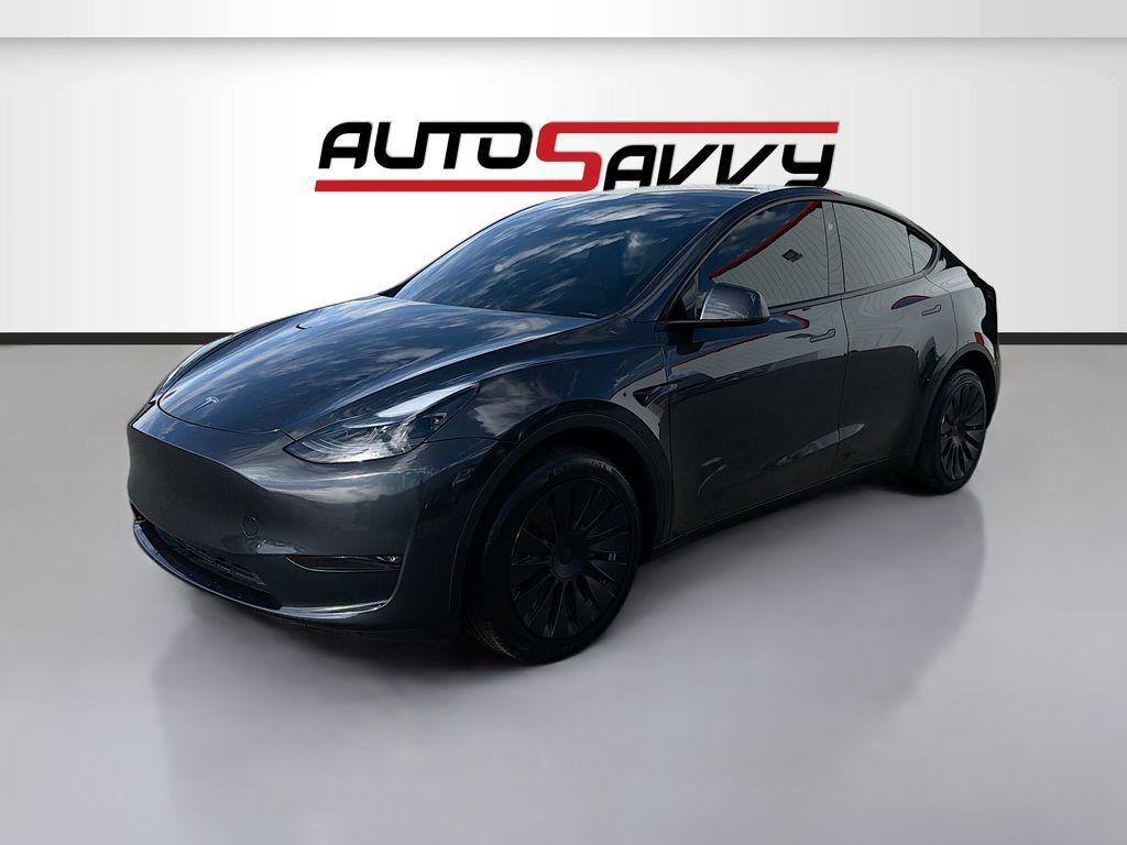 Used 2024 Tesla Model Y Long Range AWD/4WD image 3