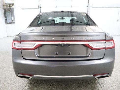 Used 2017 Lincoln Continental Select image 8