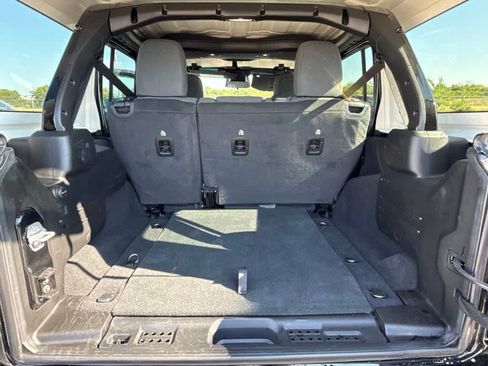 Used 2026 Jeep Wrangler Unlimited Sahara AWD/4WD image 11