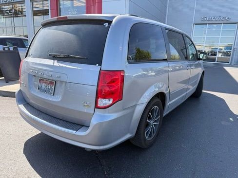 Used 2017 Dodge Grand Caravan GT image 5