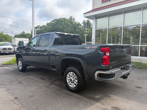 Used 2020 Chevrolet Silverado 2500 LT w/ Fleet Comfort Package AWD/4WD image 9