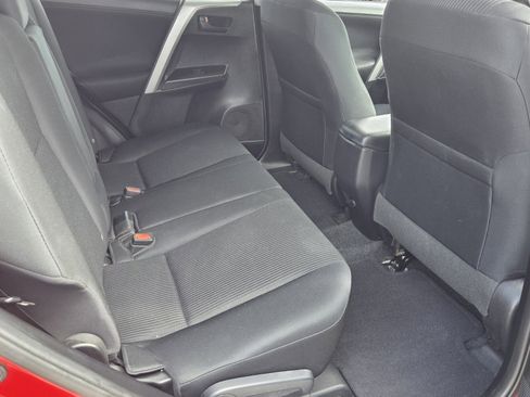Used 2017 Toyota RAV4 LE image 10