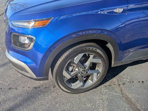 Used 2024 Hyundai Venue SEL image 11