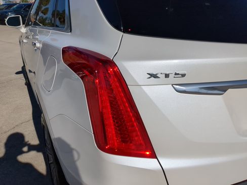 Used 2017 Cadillac XT5 Luxury w/ Driver Awareness Package image 10