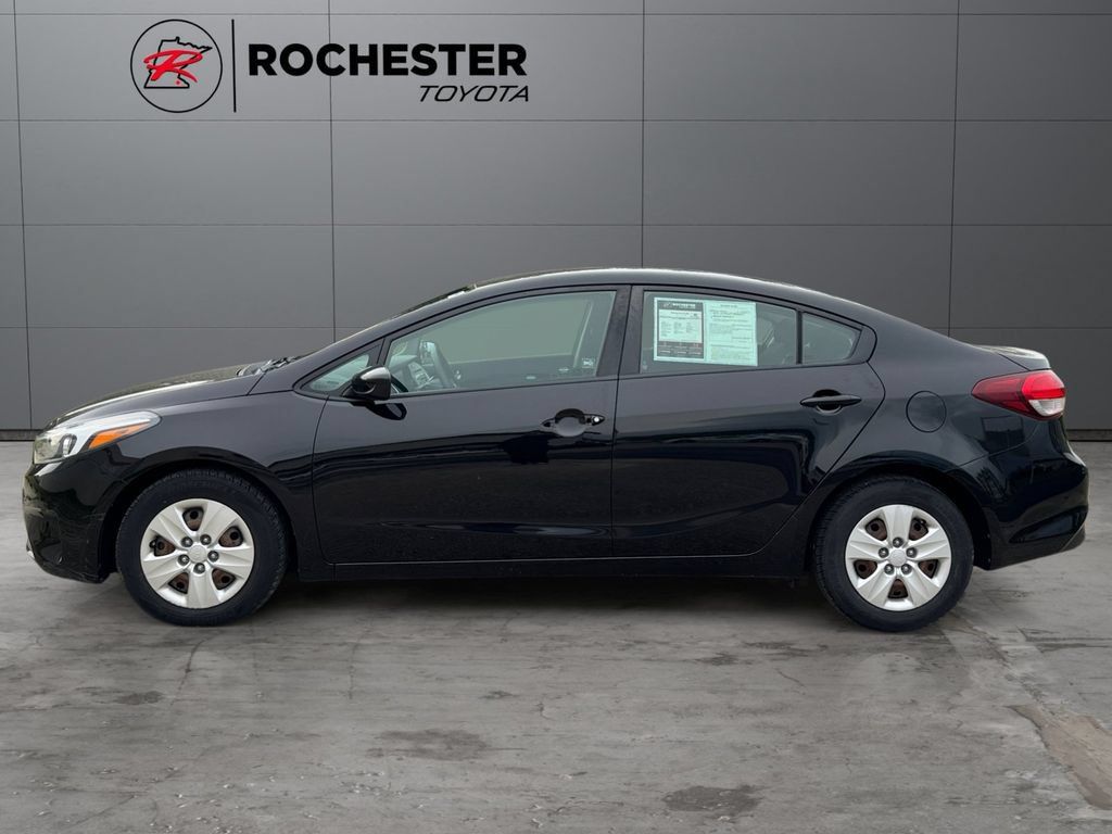 Used 2018 Kia Forte LX FWD image 2