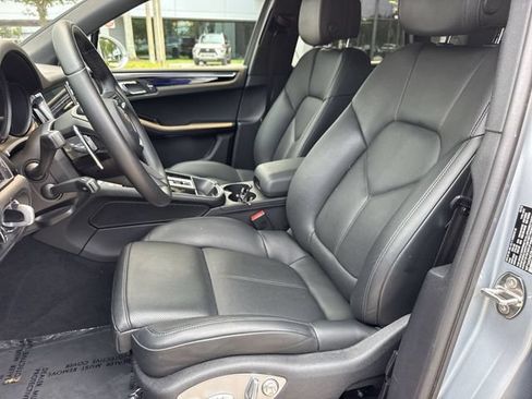 Used 2023 Porsche Macan AWD/4WD image 11