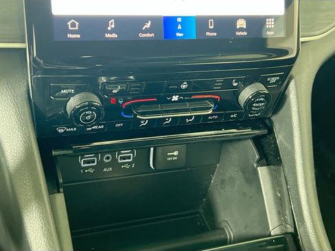 Used 2023 Jeep Grand Cherokee Limited image 16