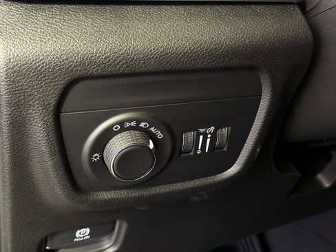 New 2025 Jeep Grand Cherokee L Altitude image 13