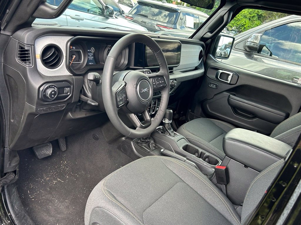 Certified 2025 Jeep Gladiator Sport AWD/4WD image 3