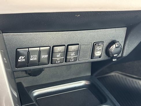 Used 2017 Toyota RAV4 Limited w/ Advanced Technology Package AWD/4WD image 36