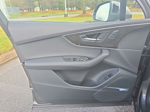 Used 2020 Audi Q7 2.0T Premium Plus w/ Premium Plus Package image 25