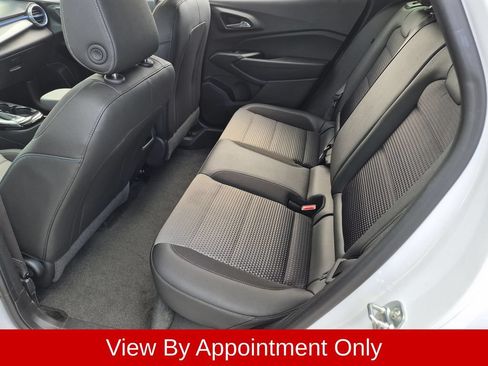 Used 2025 Chevrolet Trax LT w/ LT Convenience Package FWD image 25