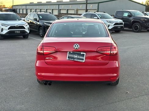 Used 2015 Volkswagen Jetta S image 4