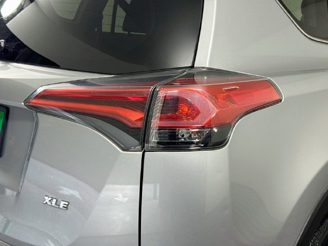 Used 2018 Toyota RAV4 XLE FWD image 32