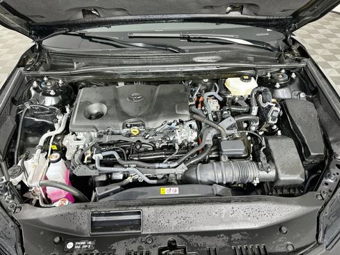 Used 2025 Toyota Camry SE FWD image 29