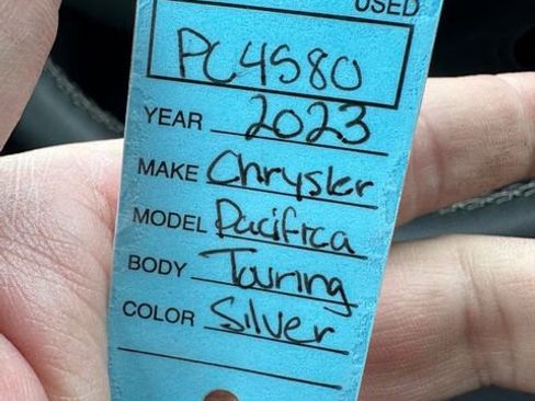 Used 2023 Chrysler Pacifica Touring-L FWD image 39